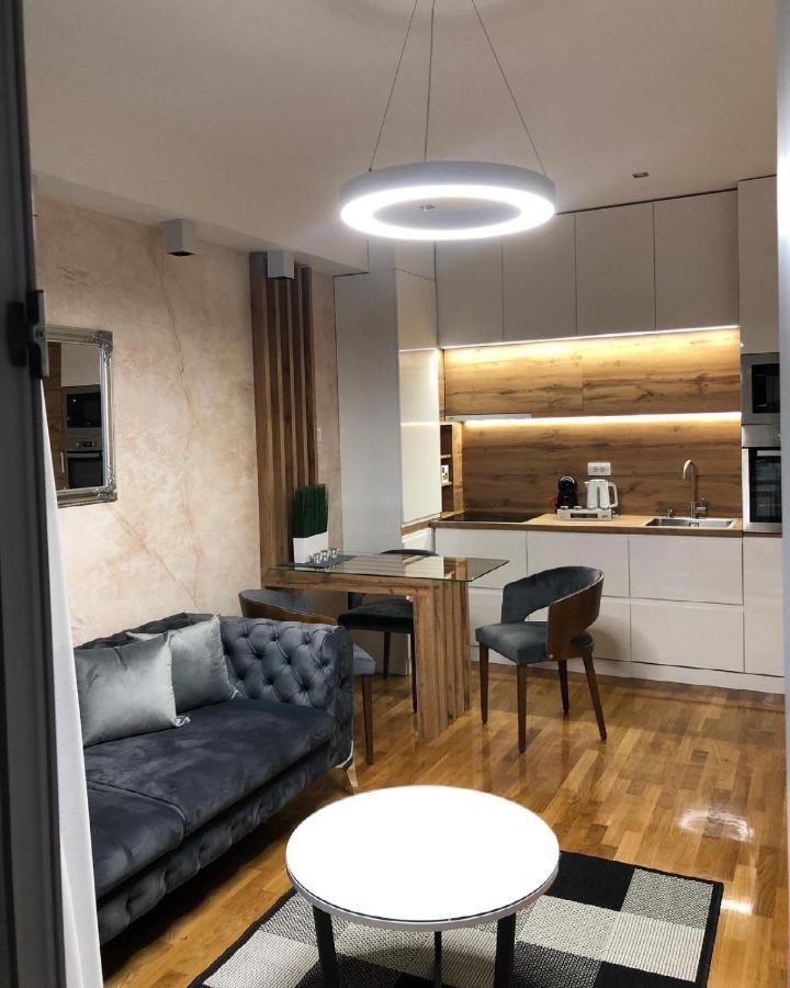 Lux Apartman 33 Kragujevac Exterior foto