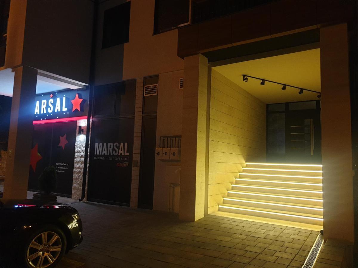 Lux Apartman 33 Kragujevac Exterior foto