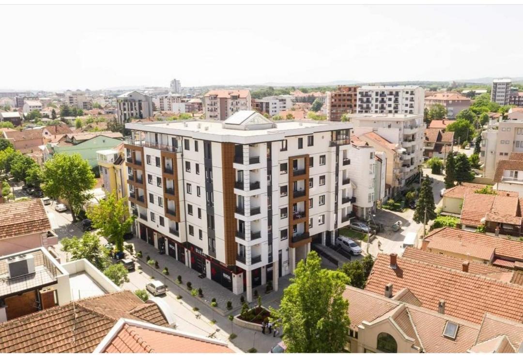 Lux Apartman 33 Kragujevac Exterior foto