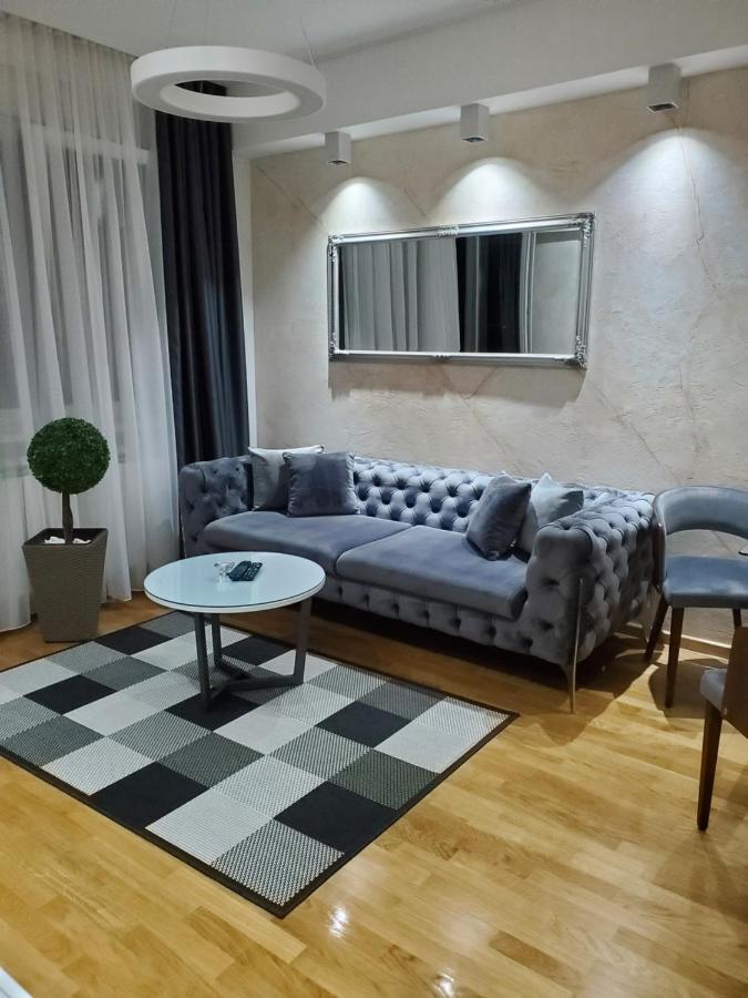 Lux Apartman 33 Kragujevac Exterior foto